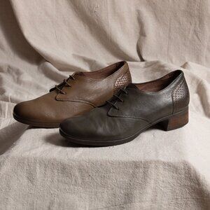 Dansko Women's Leather Louise Block Heel Oxford Two Pairs Beige and Green 40/9.5